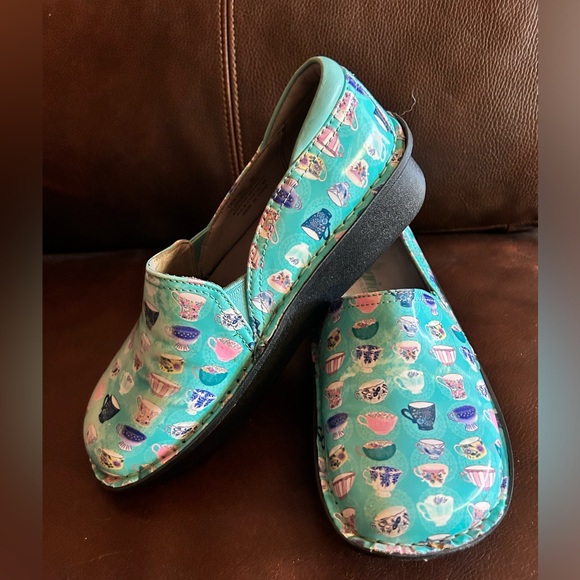 Alegria Womens Debra Teacup slip on clogs, size 37 - Picture 2 of 14